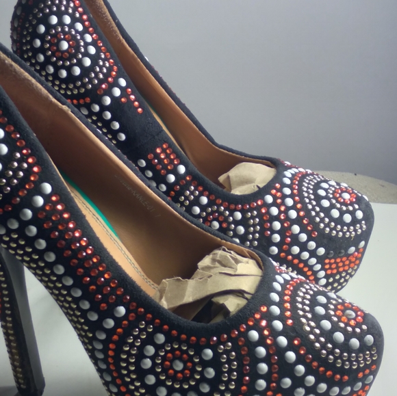 Shoes - Picture 6 of 15